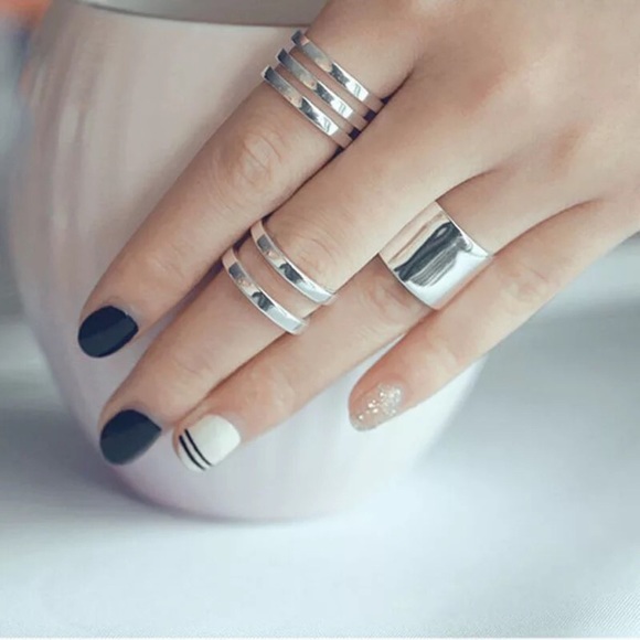 Minimalist Set of Three Rings Gold or Silver - Picture 2 of 2